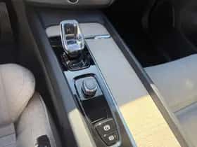 Volvo XC60 (2023) thumbnail 16