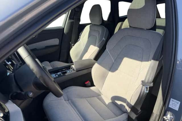 Volvo XC60 (2023) thumbnail 4