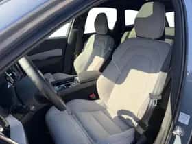 Volvo XC60 (2023) thumbnail 4