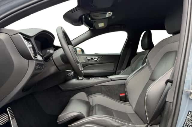 Volvo V60 (2022) thumbnail 3