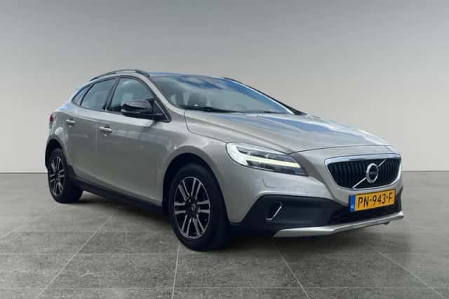 Volvo V40 (2017) thumbnail 2