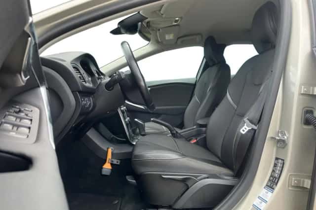 Volvo V40 (2017) thumbnail 3