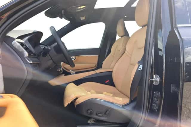 Volvo XC90 (2022) thumbnail 3