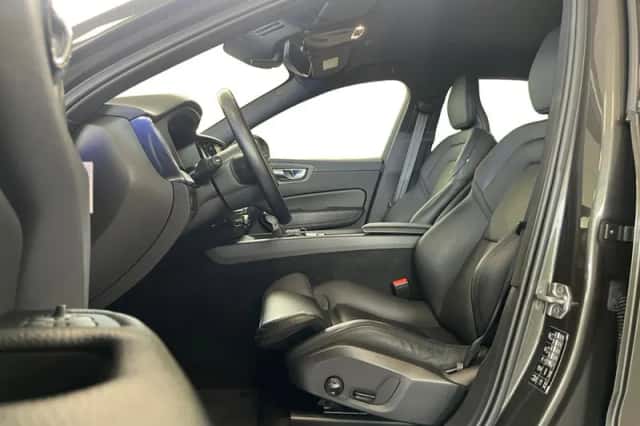 Volvo XC60 (2020) thumbnail 3