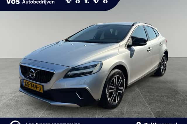 Volvo V40 (2016) thumbnail 1