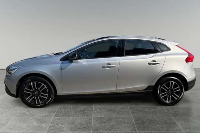 Volvo V40 (2016) thumbnail 4