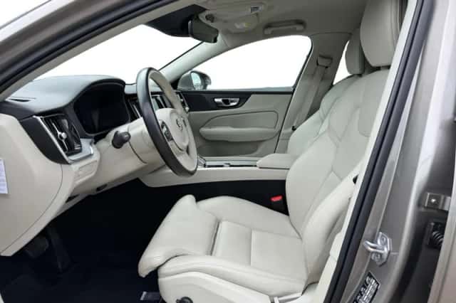 Volvo V60 (2021) thumbnail 3