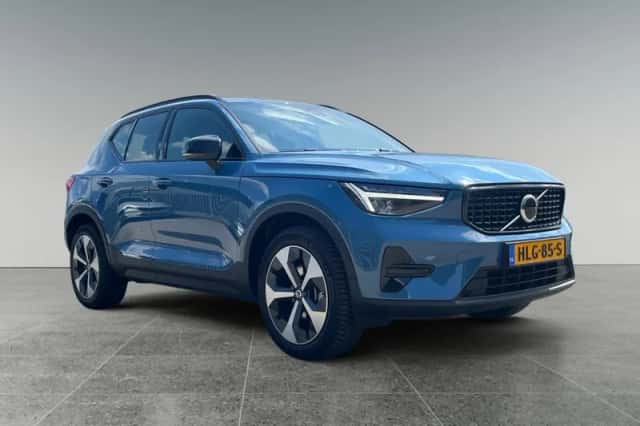 Volvo XC40 (2025) thumbnail 2