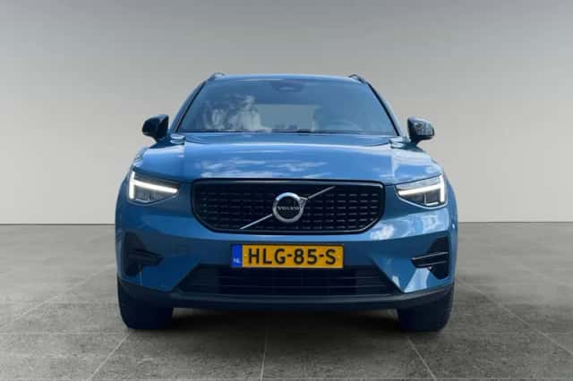 Volvo XC40 (2025) thumbnail 4