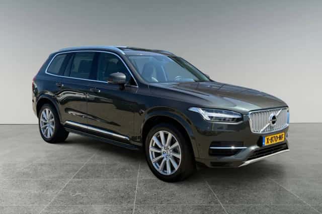 Volvo XC90 (2018) thumbnail 2