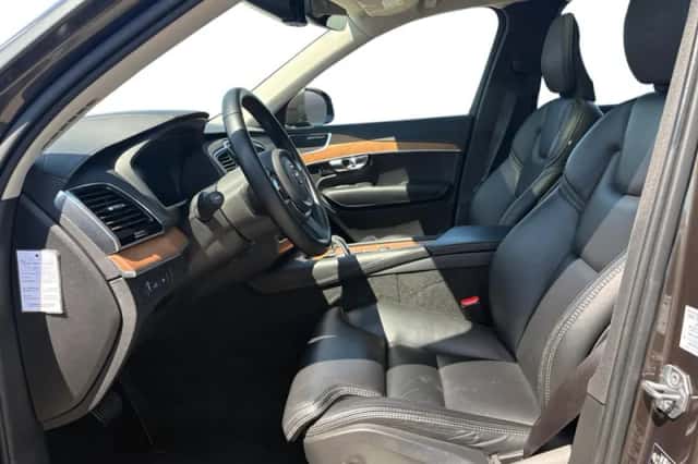 Volvo XC90 (2018) thumbnail 3