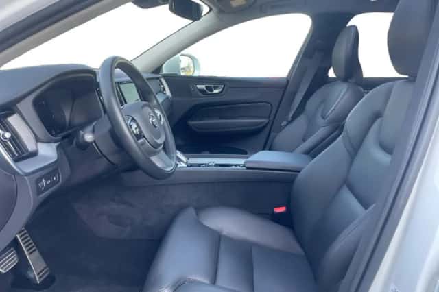 Volvo XC60 (2021) thumbnail 3