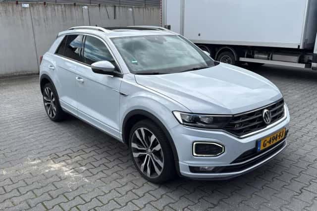 Volkswagen T-Roc (2019) thumbnail 2