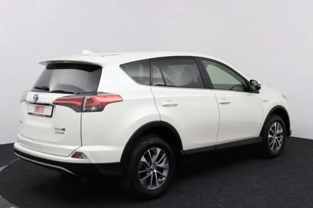 Toyota RAV4 (2017) thumbnail 2