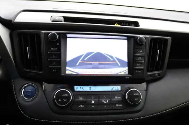 Toyota RAV4 (2017) thumbnail 6