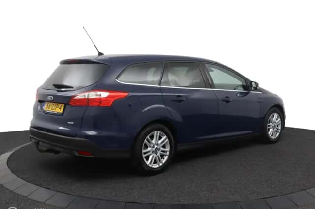 Ford Focus (2012) thumbnail 2