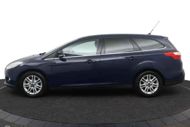 Ford Focus (2012) thumbnail 3
