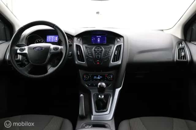 Ford Focus (2012) thumbnail 4