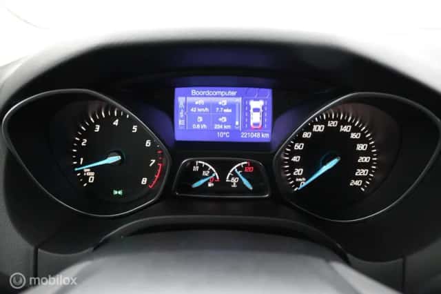 Ford Focus (2012) thumbnail 5