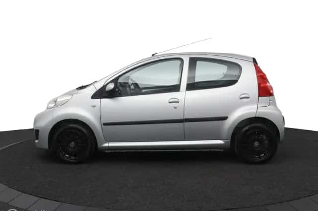 Peugeot 107 (2009) thumbnail 3
