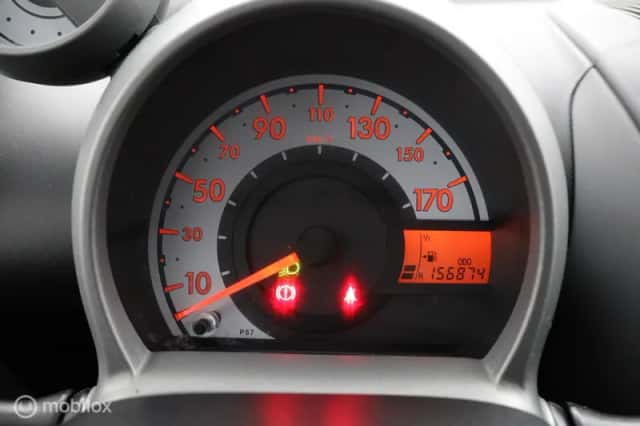 Peugeot 107 (2009) thumbnail 5
