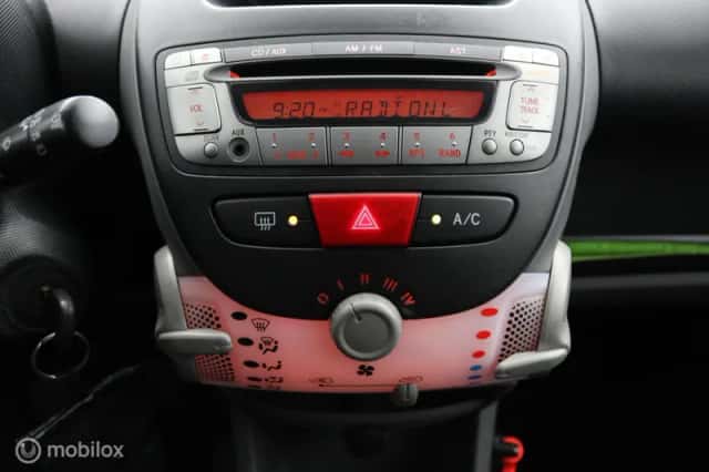 Peugeot 107 (2009) thumbnail 6