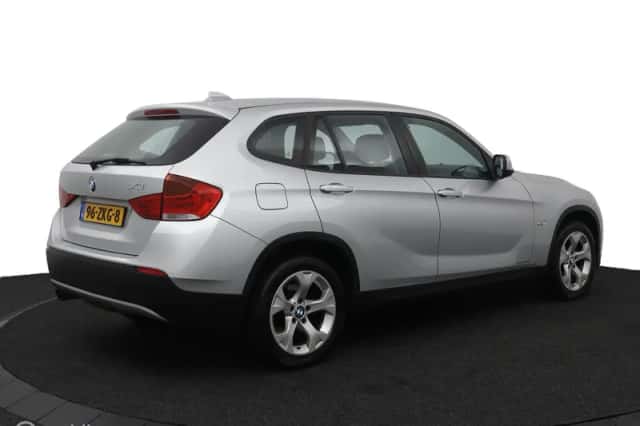 BMW X1 (2012) thumbnail 2