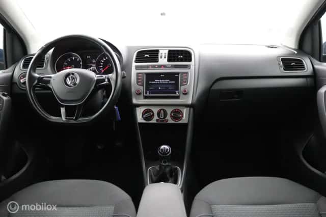 Volkswagen Polo (2017) thumbnail 4