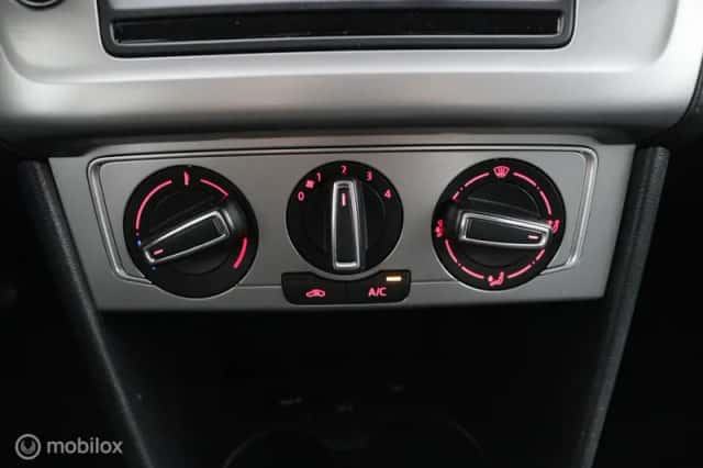 Volkswagen Polo (2017) thumbnail 6