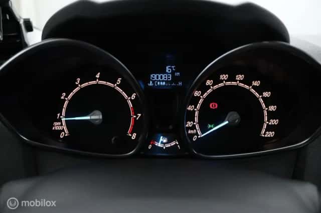 Ford Fiesta (2013) thumbnail 5