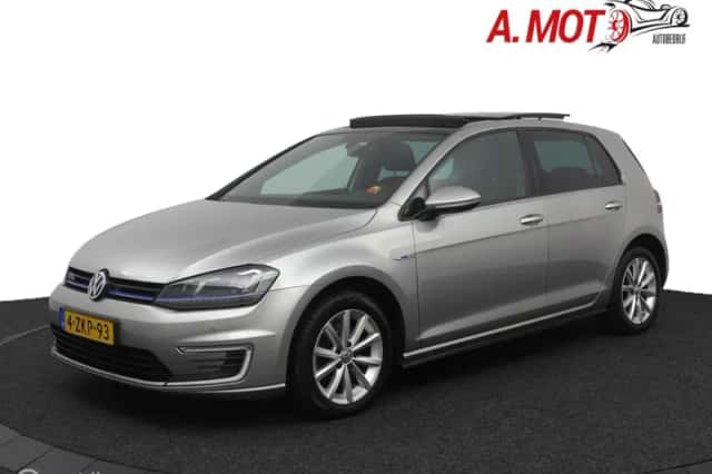 Volkswagen Golf (2015) thumbnail 1