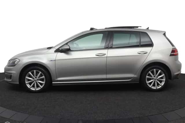 Volkswagen Golf (2015) thumbnail 3