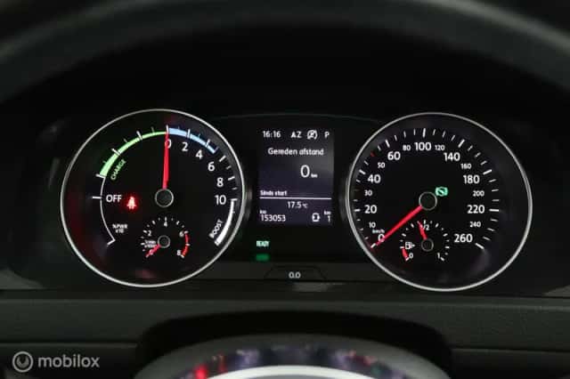 Volkswagen Golf (2015) thumbnail 5