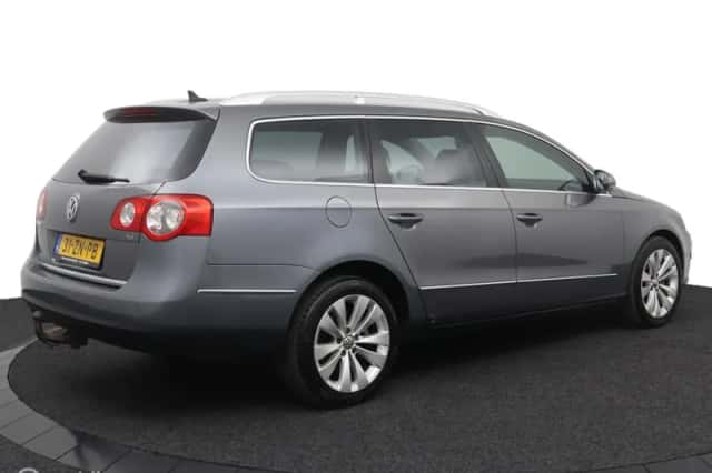 Volkswagen Passat (2008) thumbnail 2