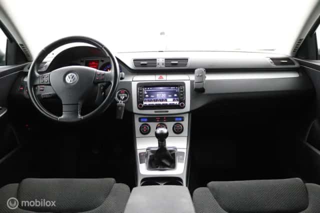 Volkswagen Passat (2008) thumbnail 4