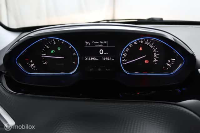 Peugeot 2008 (2015) thumbnail 5