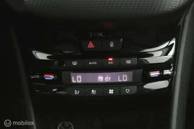 Peugeot 2008 (2015) thumbnail 6