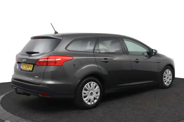 Ford Focus (2018) thumbnail 2