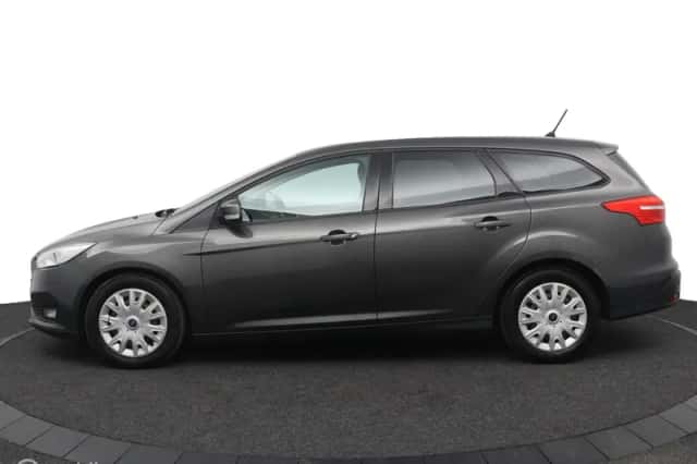 Ford Focus (2018) thumbnail 3
