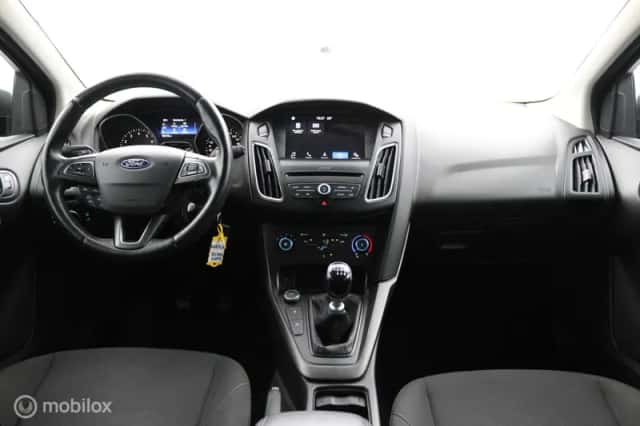 Ford Focus (2018) thumbnail 4