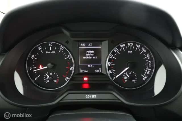 Škoda Octavia (2015) thumbnail 5