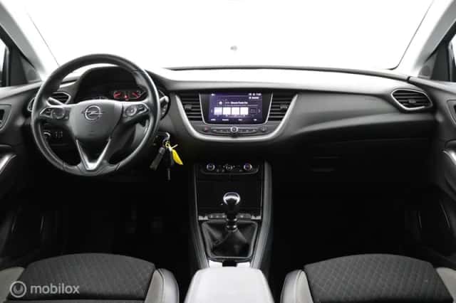 Opel Grandland (2018) thumbnail 4