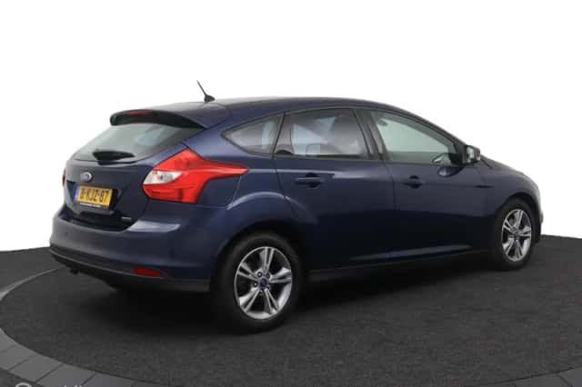 Ford Focus (2013) thumbnail 2