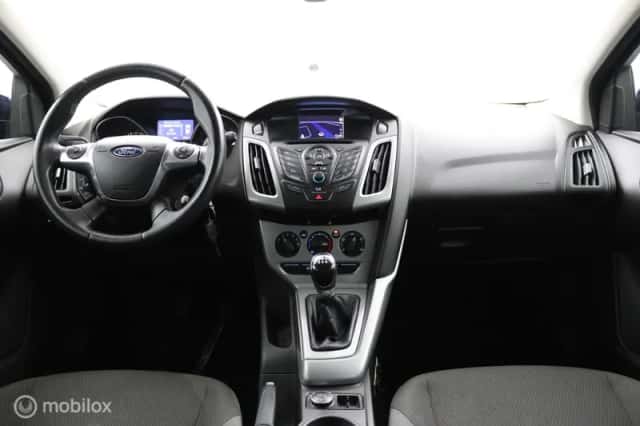 Ford Focus (2013) thumbnail 4