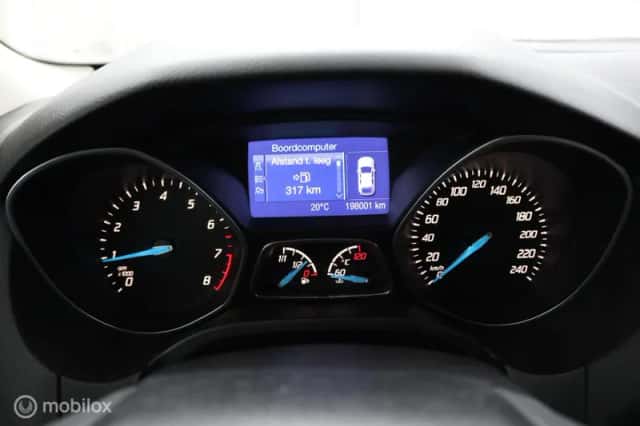 Ford Focus (2013) thumbnail 5