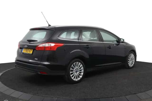 Ford Focus (2014) thumbnail 2