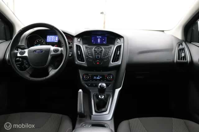 Ford Focus (2014) thumbnail 4