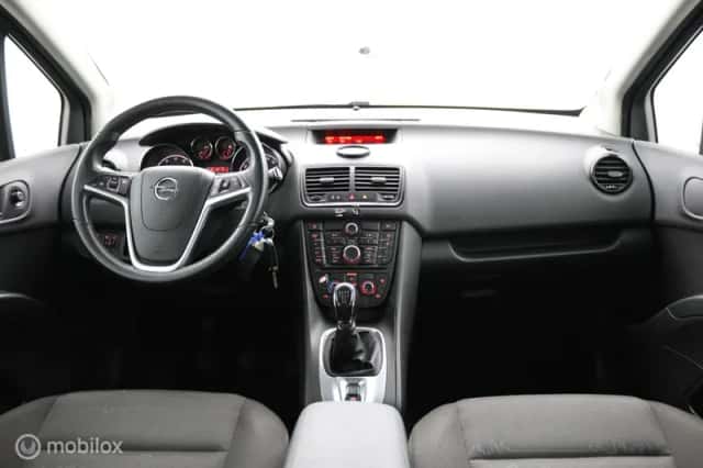 Opel Meriva (2010) thumbnail 4