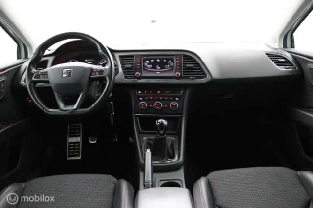 SEAT Leon (2015) thumbnail 4