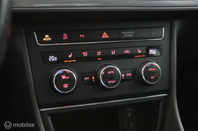 SEAT Leon (2015) thumbnail 6